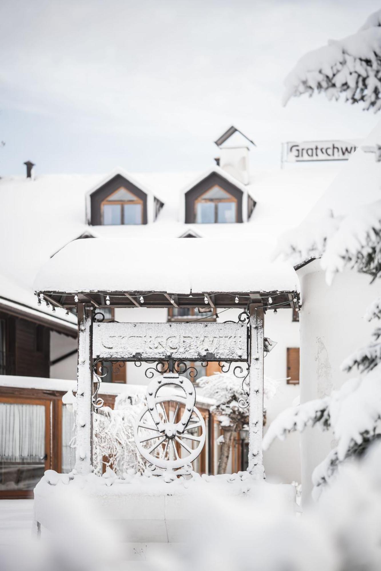 Hotel Gratschwirt Toblach Exteriör bild