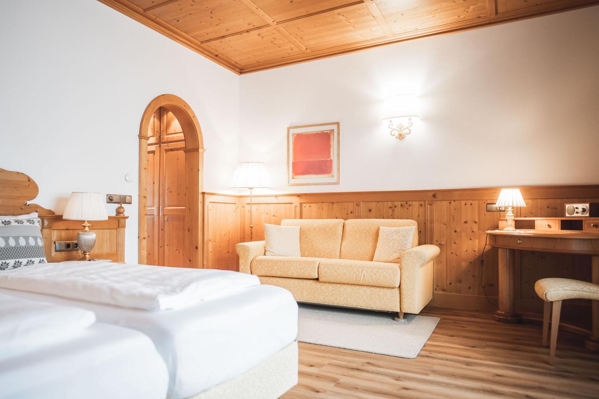 Hotel Gratschwirt Toblach Exteriör bild